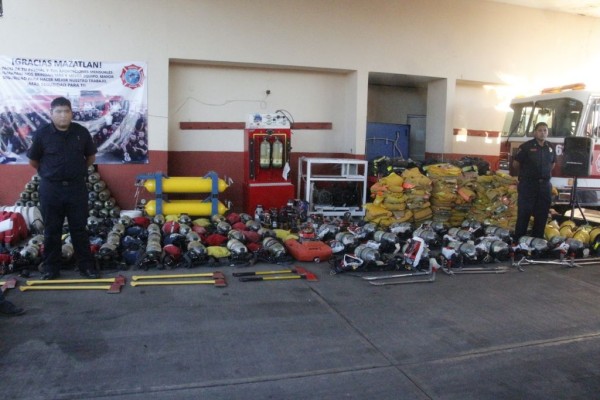 Recibe Bomberos Mazatlán máquina bombera y equipo por alrededor de 1.2 MDP