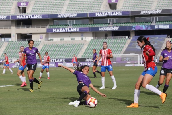 Chivas no perdona al Mazatlán FC Femenil y sale con los tres puntos del Kraken