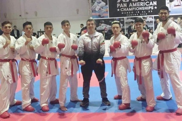 Mazatleco Jesús Moreno gana medalla de plata en Panamericano de Karate
