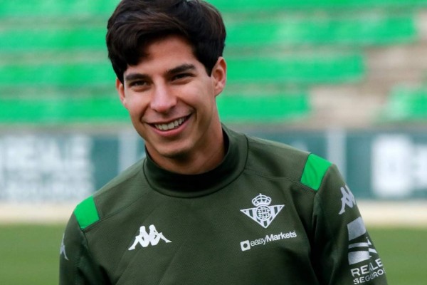 Diego Lainez es intervenido de emergencia por apendicitis