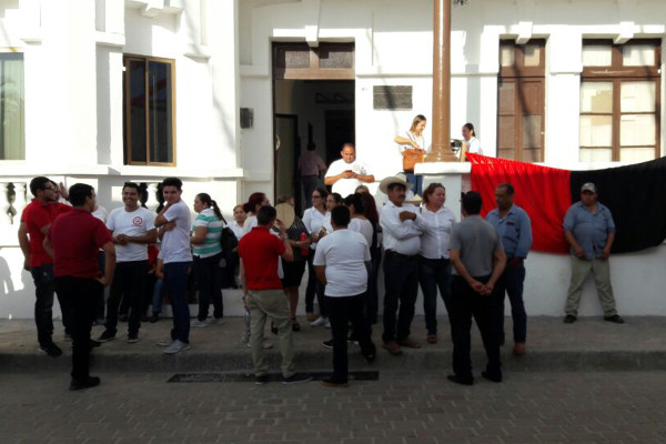 Se ponen en huelga sindicalizados del Ayuntamiento de Mocorito