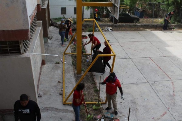 Prosiguen jornadas de limpieza en unidades deportivas de Culiacán