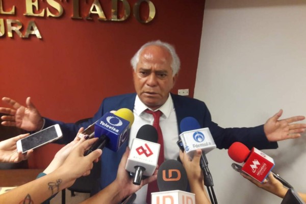 Chenel lleva dinero a velorio y pide foto del recuerdo