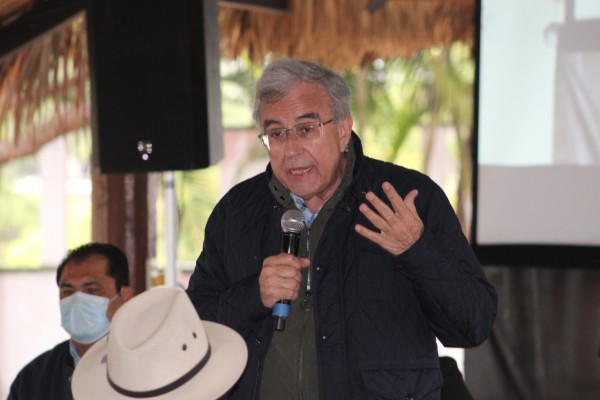 Gobierno de Sinaloa tiene dinero para apoyar al agro, pero lo gasta en frivolidades: Rocha Moya