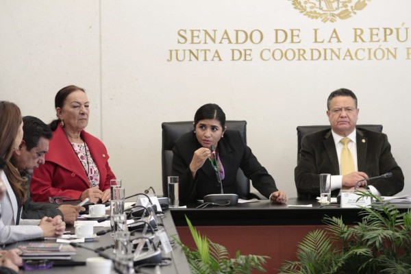 Sinaloense Mónica Cecilia Luna Barrientos que aspira a la Fiscalía General de la República, comparece ante el Senado
