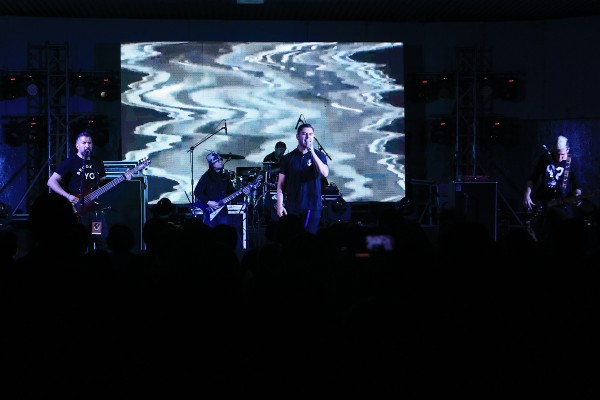 Cierra Resorte con su 'Nu metal'