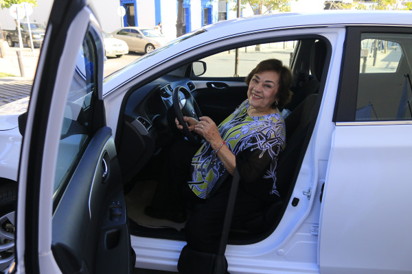 Recibe Rosalba el Nissan Sentra 2017 que ganó con Noroeste Culiacán