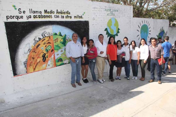 Realizan alumnos de la UAS murales alusivos al cuidado del planeta