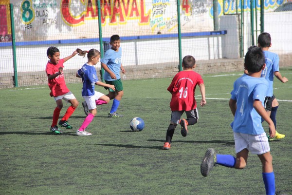 Buenos duelos hay en el Torneo de Futbol Interprimarias Caja Popular Rosario.
