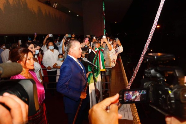 ¡Viva el personal de salud de Sinaloa!, reconoce Gobernador en Grito de Independencia