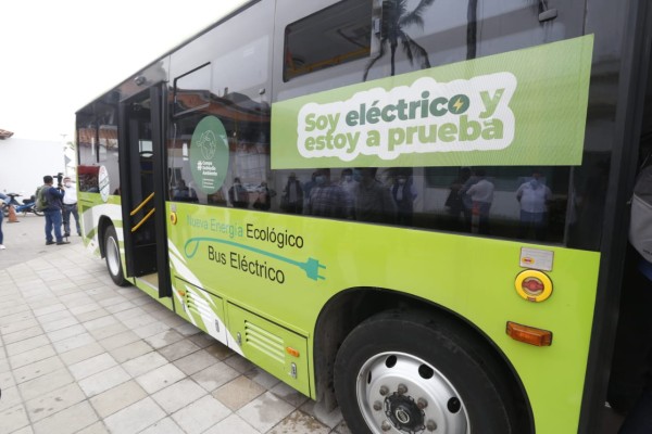 Mazatlán estrena camión ecológico para el transporte urbano