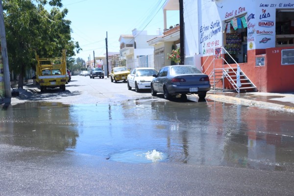 Reportan gran fuga de aguas negras en El Toreo, en Mazatlán