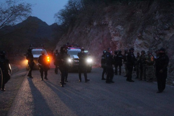 Mata a balazos grupo armado a ocho campesinos en la sindicatura de Tepuche