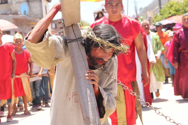 Francisco Lizárraga Alcantar representó por tercer año consecutivo a Jesús de Nazaret.