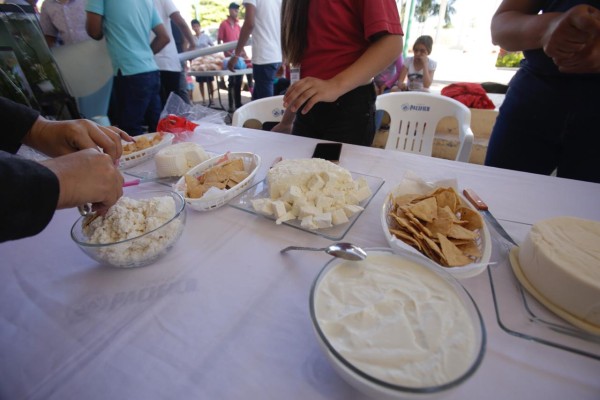 La comunidad de El Quemado, de Mazatlán, presume la calidad de sus quesos