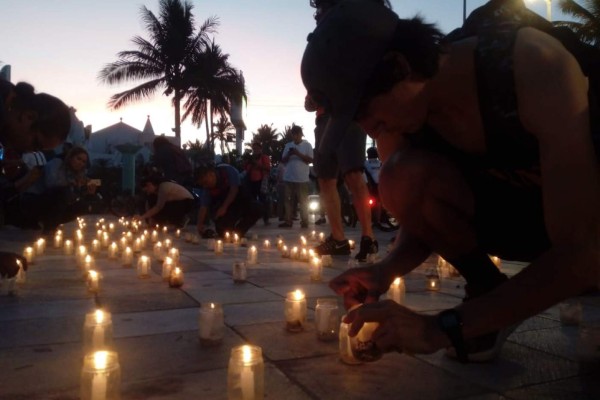Honran en Mazatlán memoria de Javier Valdez y de víctimas de la violencia