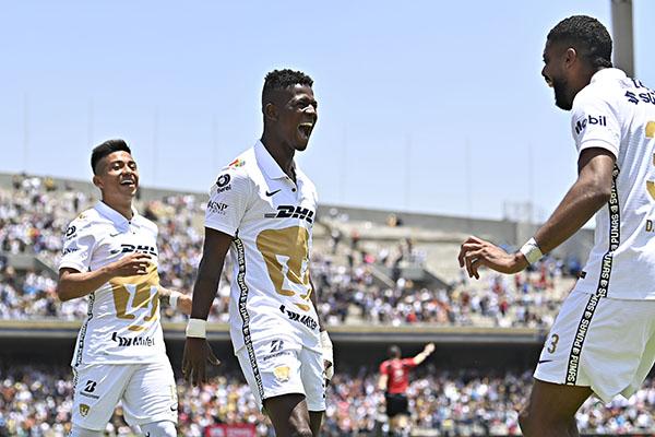 Tarde mágica de Corozo: Doblete para que Pumas venza 2-0 a Rayados