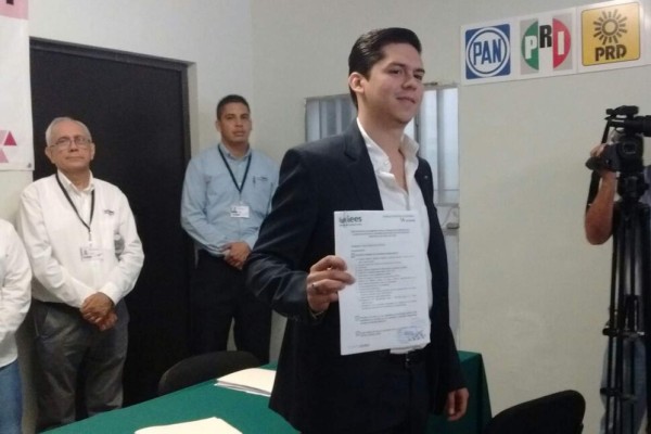 Se registra Carlos Leal como candidato a diputado por el Distrito 14