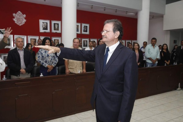 Asume Joel Boucieguez la Alcaldía de Mazatlán