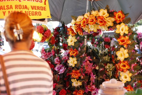 Se acerca el Día de la Virgen de Guadalupe y repuntan las ventas de coronas florales en Mazatlán