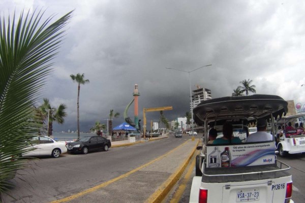 Pronostican chubascos con tormentas fuertes para hoy en Sinaloa