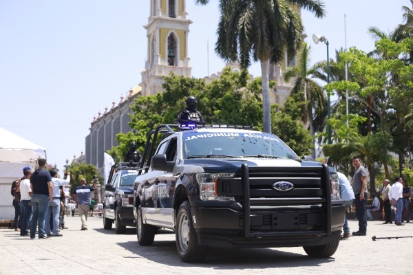 Gobierno de Mazatlán entrega 4 patrullas nuevas a la SSPM