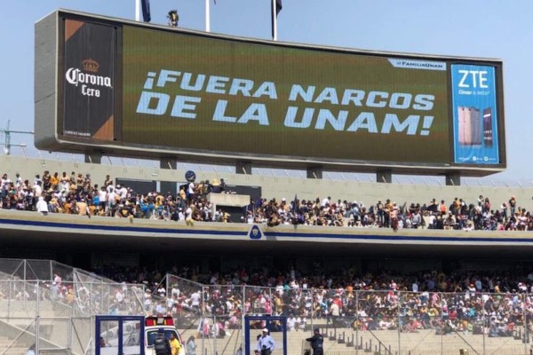 “¡Fuera narcos de la UNAM!”: mensaje aparece durante encuentro de Pumas y Chivas en CU