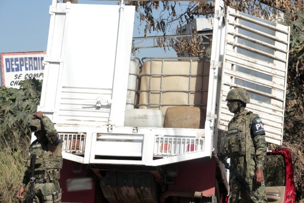 Fuerzas federales capturan en Mazatlán a huachicolero con más de 4 mil litros de gasolina robada