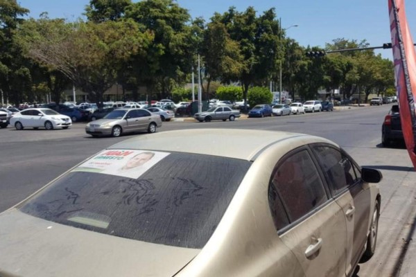 Ciudadanos podrán quejarse de calcas electorales en carros y casas, dice IEES