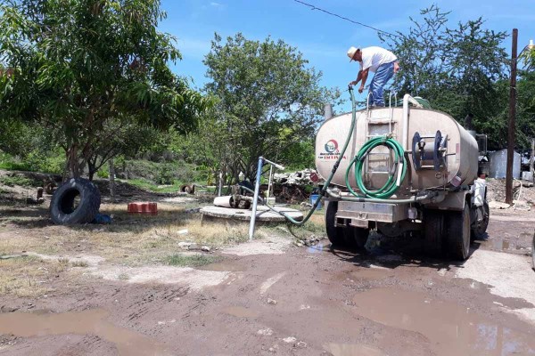 El problema de agua potable persiste y se sigue atendiendo con pipas.