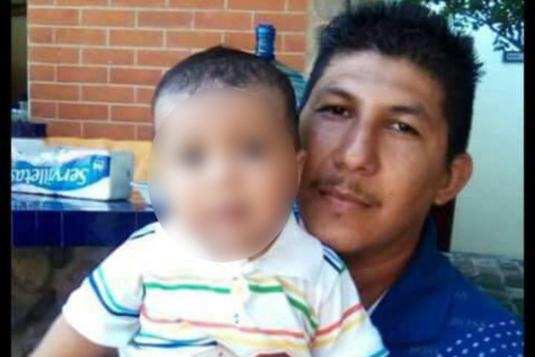Yo quiero justicia para Alfonso, exige esposa de motociclista muerto en Escuinapa