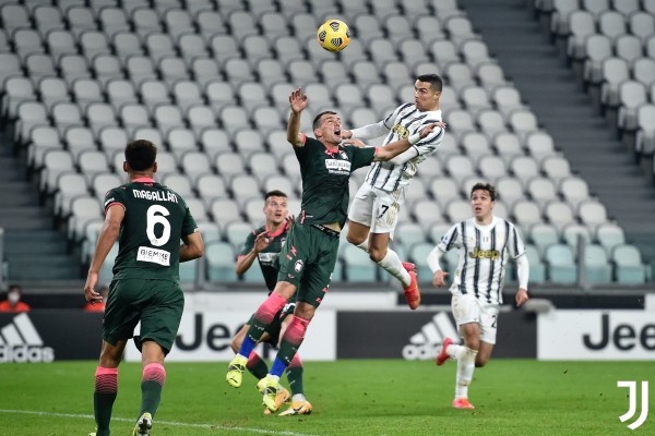 Juventus golea al Crotone y se consolida en la tercera posición en Italia
