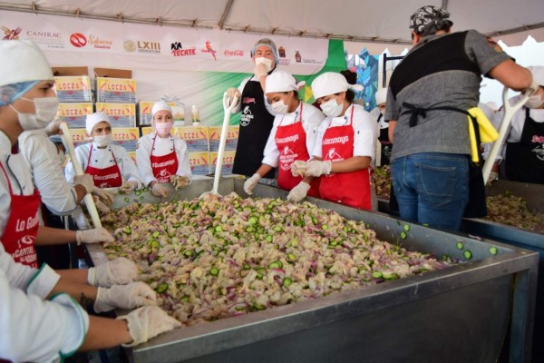 Imponen en Culiacán nuevo récord mundial del aguachile más grande del mundo