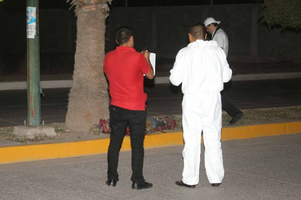 Matan a tiros a uno y lo dejan en cobija