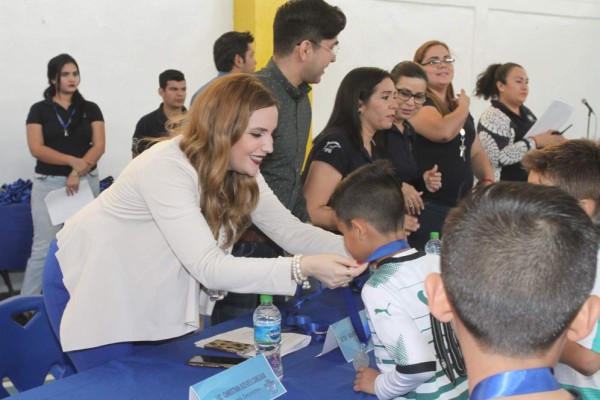 Los ganadores fueron premiados por las autoridades del IPH.
