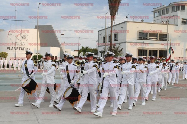 La banda de guerra encabezó la marcha que se realizó en el plantel.