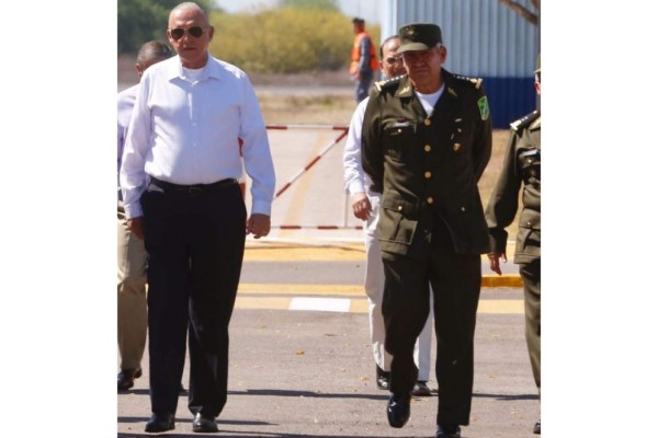 Salvador Cienfuegos, ex titular de la SEDENA, fue trasladado a NY: Univisión