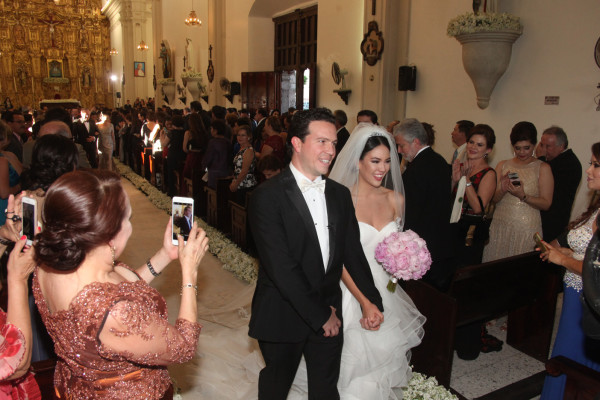 Reúne a empresarios y políticos, boda del hijo de Vizcarra