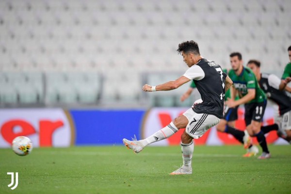 Doblete de penalti de Cristiano evita el asalto del Atalanta a la Juventus
