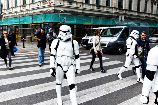 En Nueva York, Irlanda, y otros países cobran vida los personajes de Star Wars.