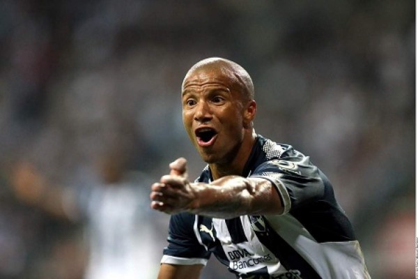 Podría Carlos Sánchez ir al Santos de Brasil