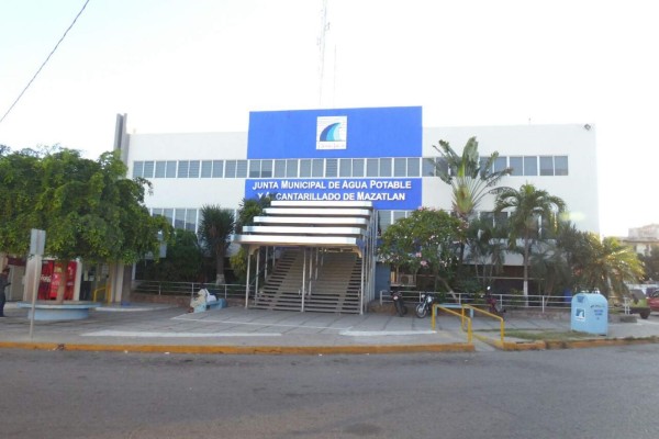 En Mazatlán, desarrolladores se amparan para no pagar agua en cotos de hasta ¡900 casas!
