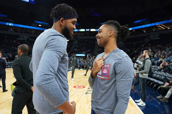 D’Angelo Russell, traspasado a Minnesota Timberwolves por Andrew Wiggins, quien llega a Golden State Warriors