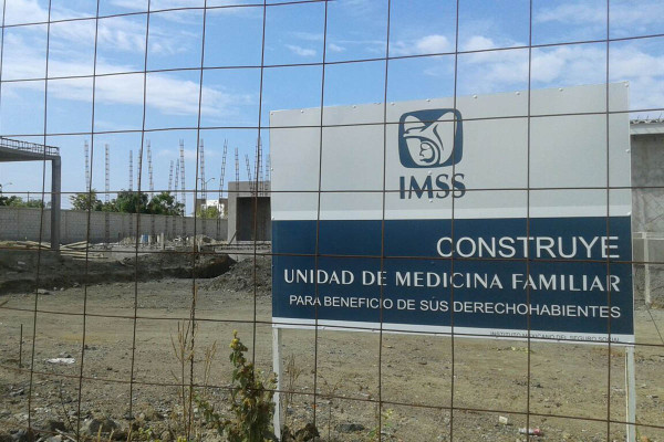 Está detenida construcción de clínica en Prados del Sol