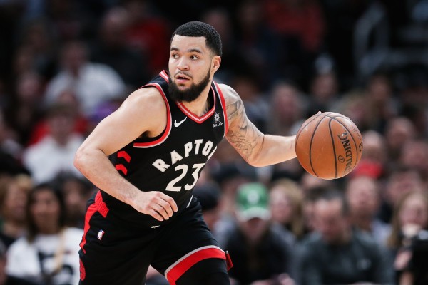 Fred VanVleet seguirá con los Raptors de Toronto.