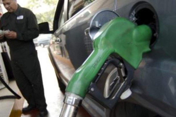 Culpa AMLO a dueños concesionarios por la gasolina cara