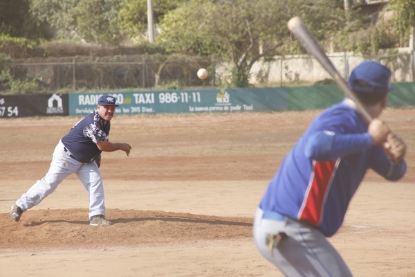 Pesquera Carrillo arrasa con Tacos El Cobarde en la Liga de Beisbol de Eco Taxis Verdes