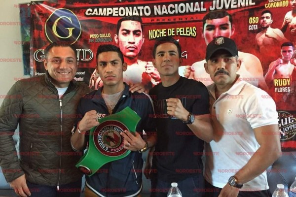 Axel Ahumada expone título Juvenil Fecombox ante Jesús Román Barajas