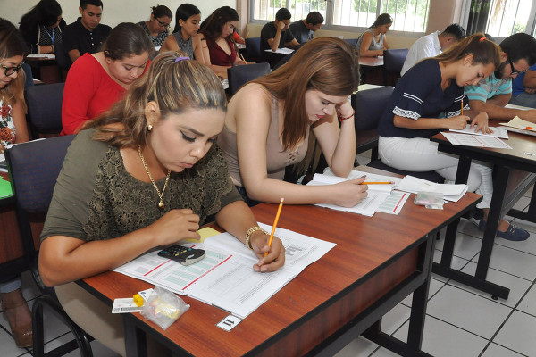 Estudiantes de educación superior en Sinaloa prefieren estudiar Administración y Negocios
