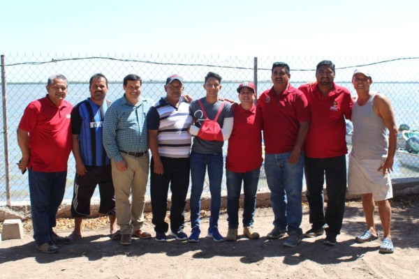 Julio Beltrán estuvo presente en la entrega de apoyos por parte del Imdec.